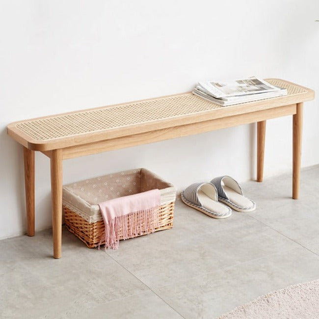 Ghế băng được làm từ gỗ Sồi (Oak) khá đơn giản nhưng vẫn mang đậm nét nghệ thuật