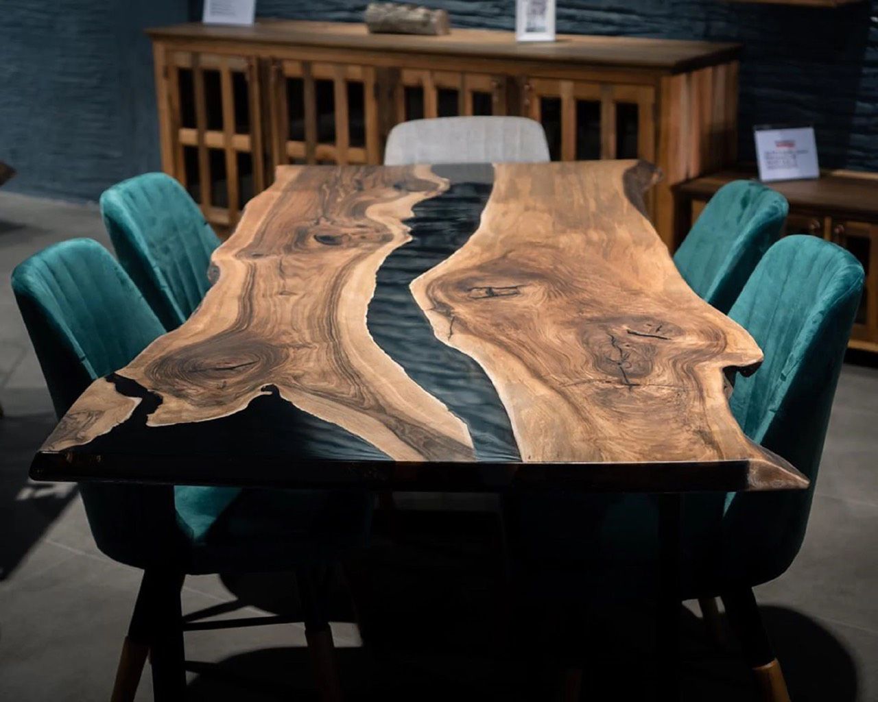 Epoxy là chất liệu làm nên bàn Epoxy
