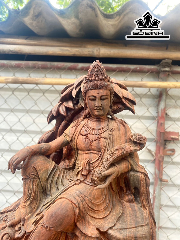 Tượng Phật Bà Quan Âm Gỗ Trắc Cao 56 Ngang 35 Sâu 17 (cm)