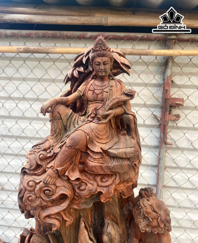 Tượng Phật Bà Quan Âm Gỗ Trắc Cao 56 Ngang 35 Sâu 17 (cm)
