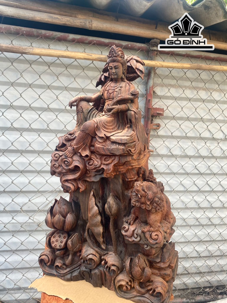 Tượng Phật Bà Quan Âm Gỗ Trắc Cao 56 Ngang 35 Sâu 17 (cm)