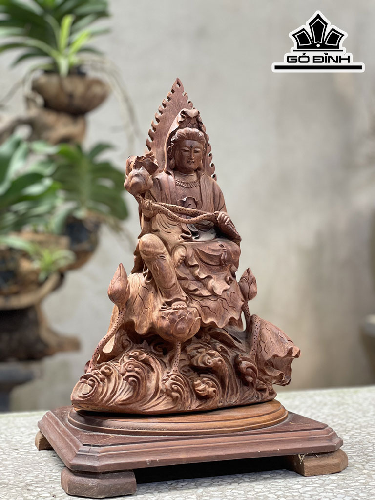 Tượng Phật Bà Quan Âm Gỗ Hương Cao 35 Ngang 25 Sâu 13 (cm)
