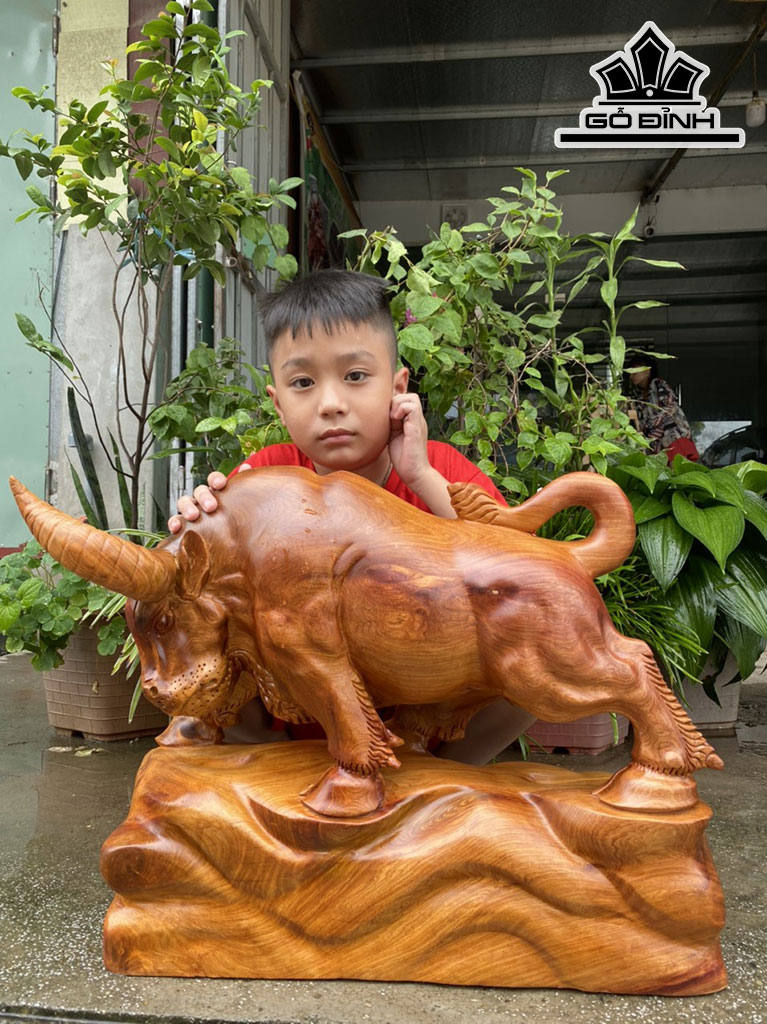 Tượng Bò Tót Gỗ Hương Cao 43 Ngang 64 Sâu 18 (cm)