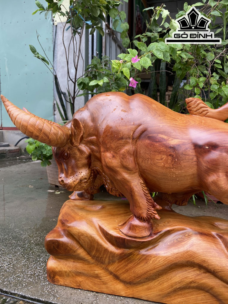 Tượng Bò Tót Gỗ Hương Cao 43 Ngang 64 Sâu 18 (cm)