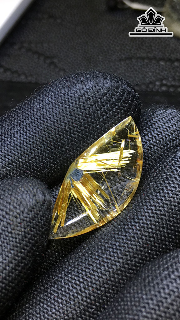 Mặt Trơn Hoa Thị Đá Thạch Anh Tóc Vàng Cao 30,7 Ngang 14,4 Sâu 6,5 (mm) 3,7gr