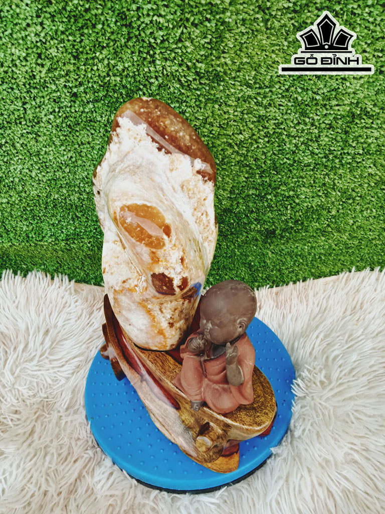 Tác Phẩm Đá Mã Não Cao 31 Ngang 15 (cm) 4,5kg