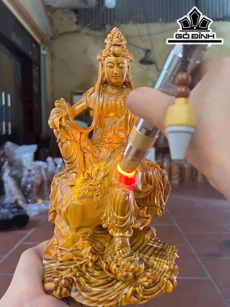 Tượng Phật Bà Tự Tại Gỗ Huyết Long Cao 30 Ngang 15 Sâu 13 (cm)