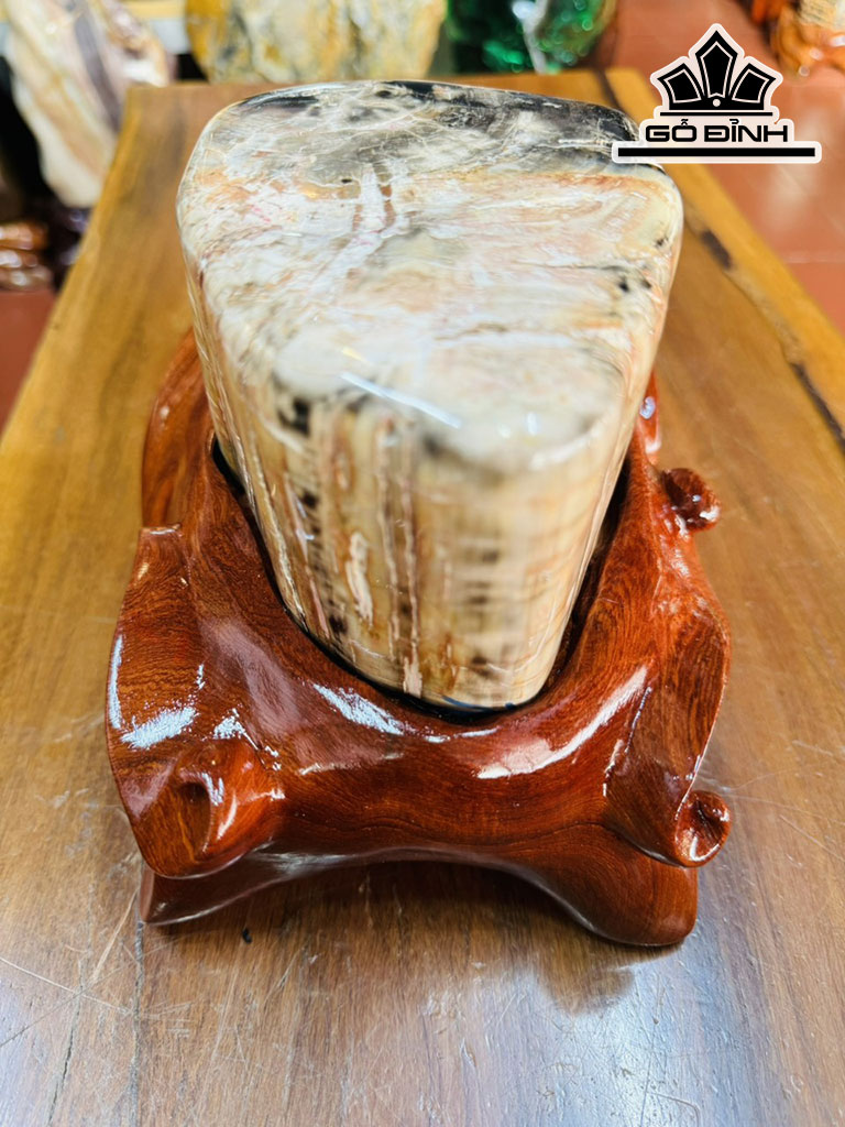 Tác Phẩm Gỗ Hóa Ngọc Cao 16 Ngang 16 (cm) 3,8kg