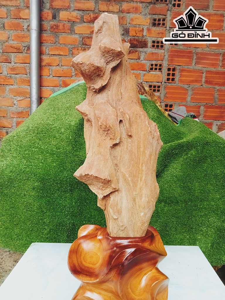 Tác Phẩm Gỗ Hóa Thạch Cao 67 Ngang 18 (cm) 11kg