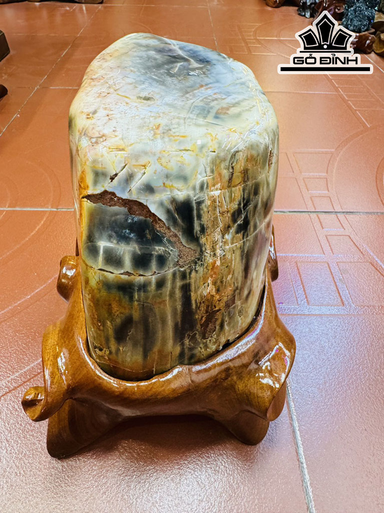 Tác Phẩm Gỗ Hóa Ngọc Cao 23 Ngang 20 (cm) 9,8kg