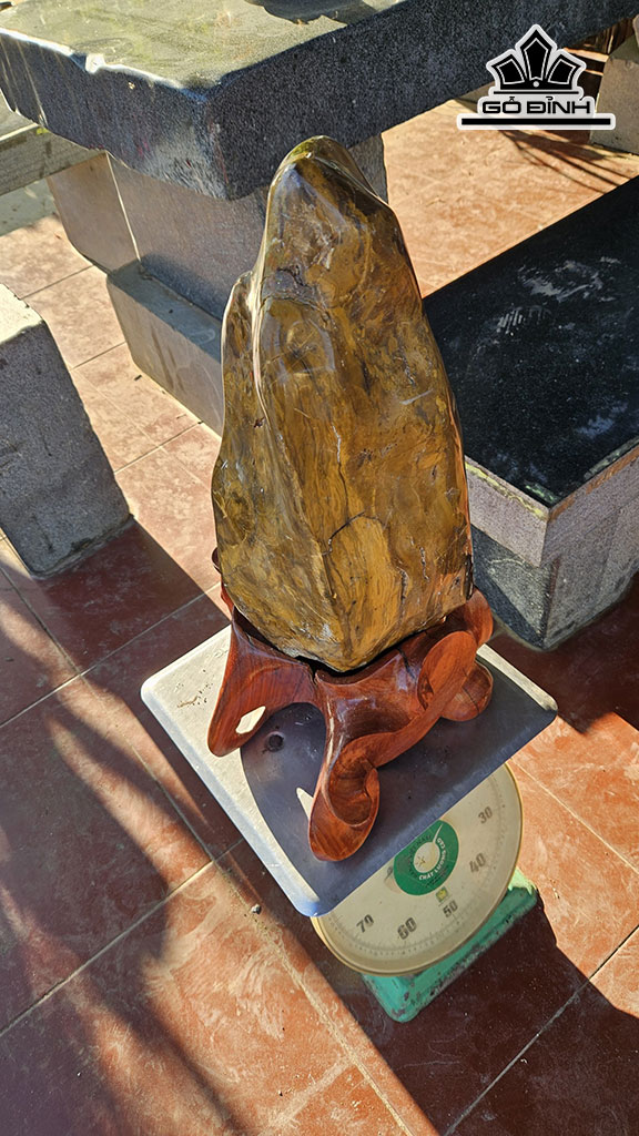 Tác Phẩm Đá Canxedon Vàng  Cao 55 Ngang 19 (cm) 21kg