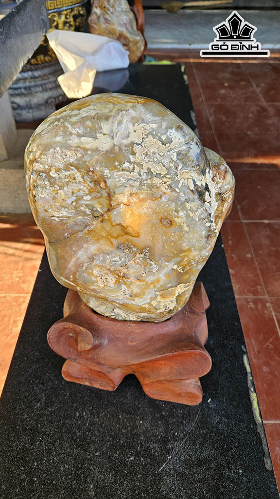 Tác Phẩm Đá Mã Não Đa Sắc Cao 43 Ngang 20 (cm) 13kg