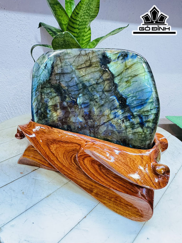 Tác Phẩm Đá Xà Cừ (Labradorite) Cao 18 Ngang 17 (cm) 2,9kg
