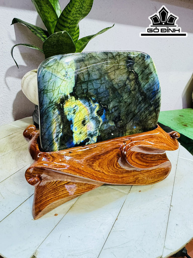 Tác Phẩm Đá Xà Cừ (Labradorite) Cao 18 Ngang 17 (cm) 2,9kg