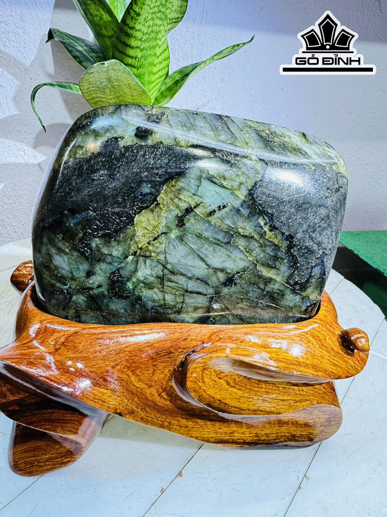 Tác Phẩm Đá Xà Cừ (Labradorite) Cao 18 Ngang 17 (cm) 2,9kg