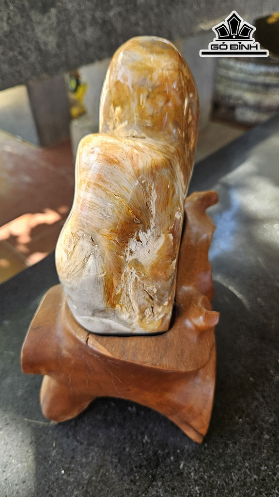 Tác Phẩm Đá Mã Não Đỏ Vàng Cao 27  Ngang 17 (cm) 4,8kg