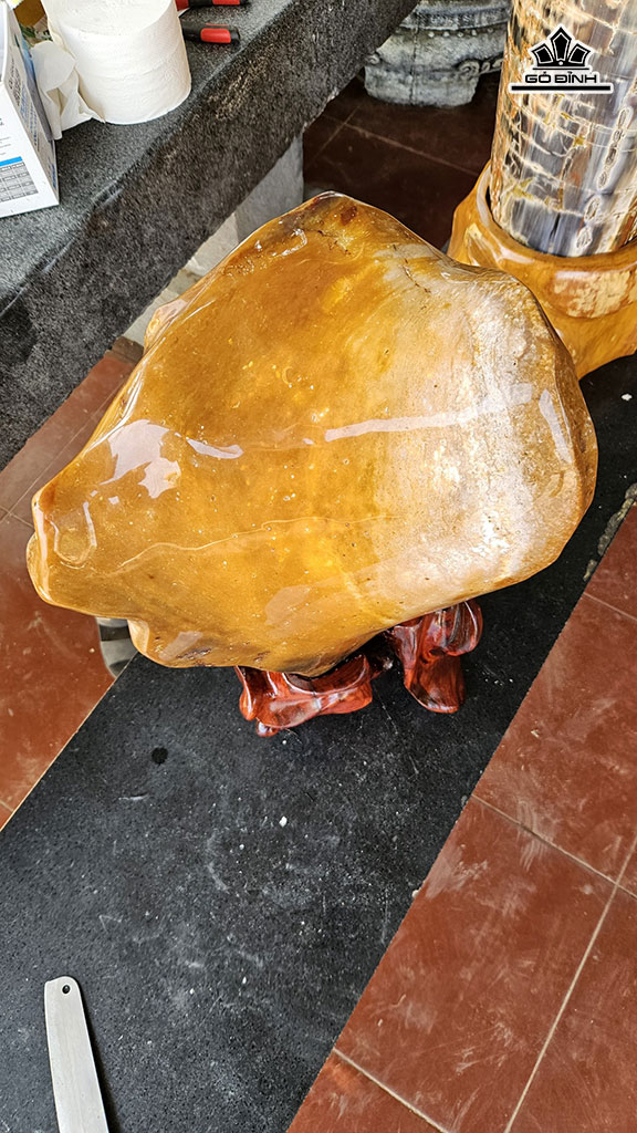 Tác Phẩm Đá Mã Não Vàng Cao 51 Ngang 35 (cm) 28kg