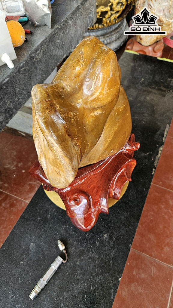 Tác Phẩm Đá Mã Não Vàng Mật Ong Cao 45 Ngang 22 (cm) 20kg