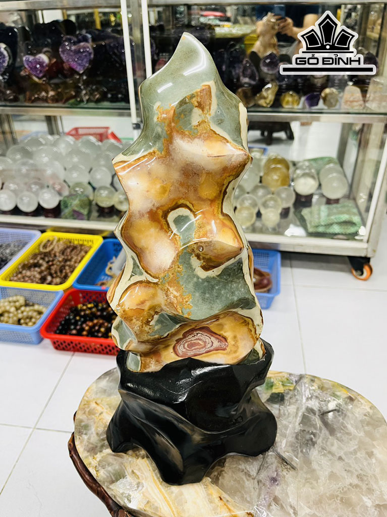 Tác Phẩm Đá Canxedon Cao 40 Ngang 15 (cm) 5,45kg
