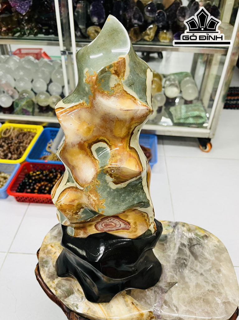 Tác Phẩm Đá Canxedon Cao 40 Ngang 15 (cm) 5,45kg