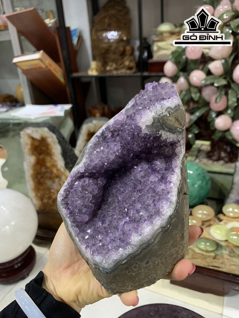 Khối Tinh Thể Đá Thạch Anh Tím Cao 13,8 Ngang 11 Sâu 12 (cm) 1,8kg