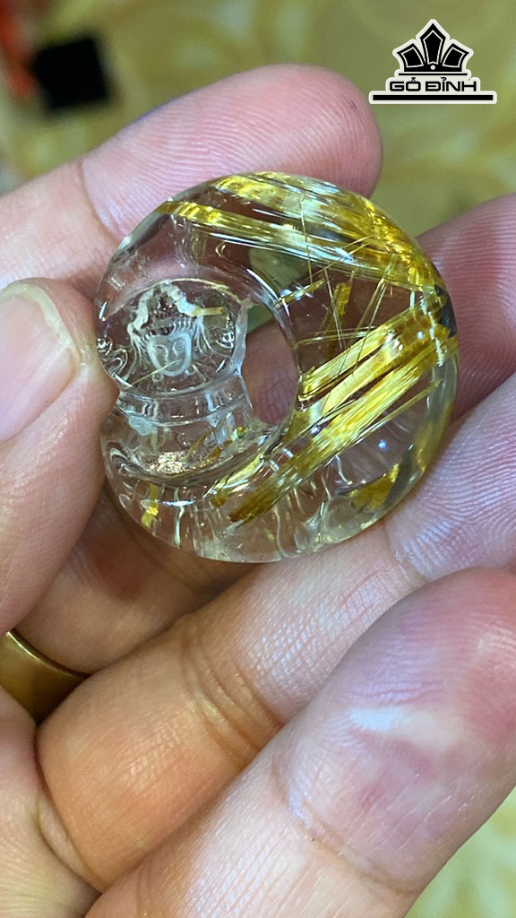 Mặt Dây Chuyền Quan Âm Tọa Nguyệt Đá Thạch Anh Tóc Vàng Cao 30,9 Ngang 30 Sâu 11,9 (mm) 13g