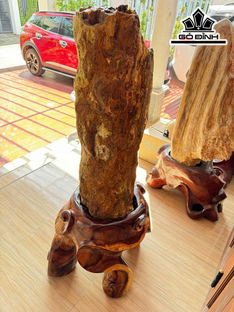 Tác Phẩm Gỗ Hóa Ngọc Cao 120 Ngang 30 (cm) 130kg