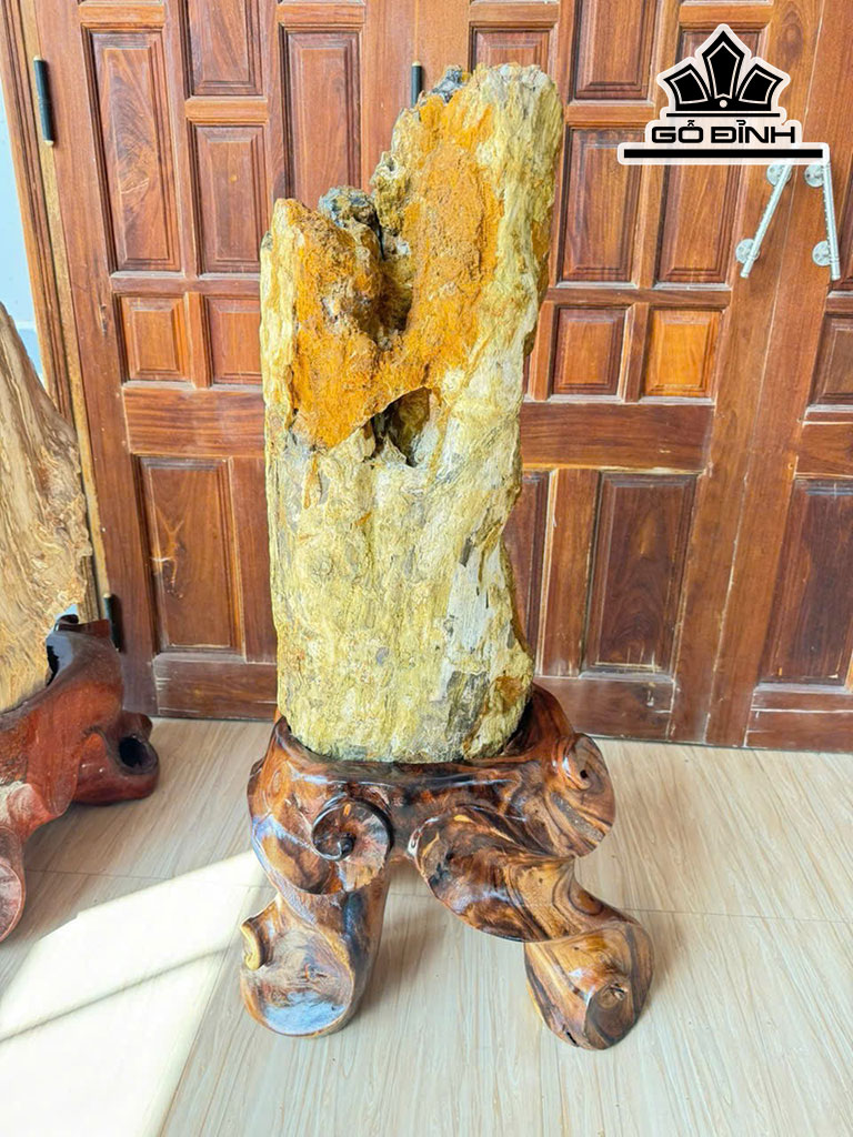 Tác Phẩm Gỗ Hóa Ngọc Cao 120 Ngang 30 (cm) 130kg