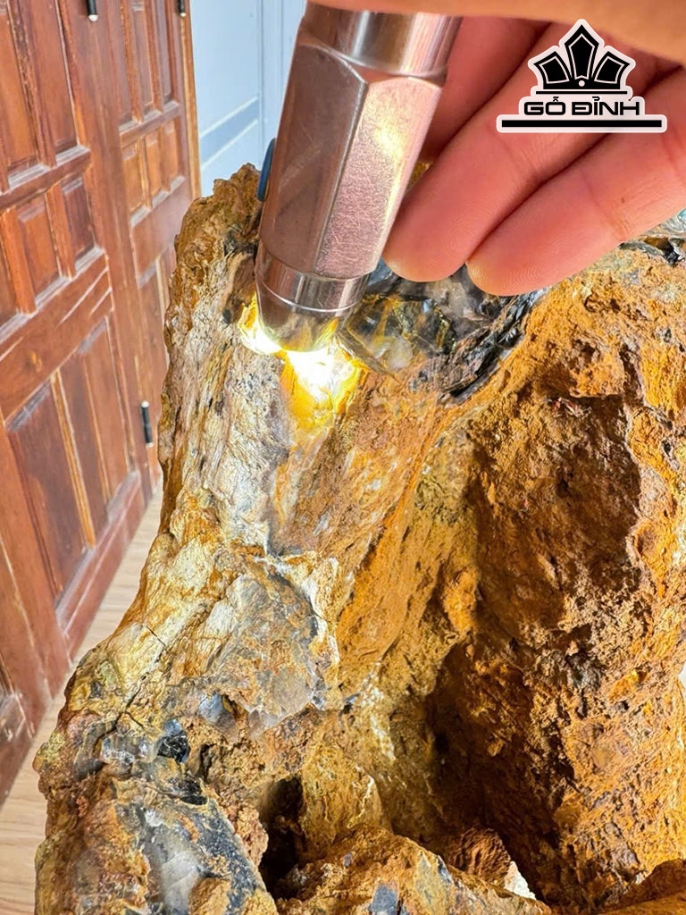 Tác Phẩm Gỗ Hóa Ngọc Cao 120 Ngang 30 (cm) 130kg