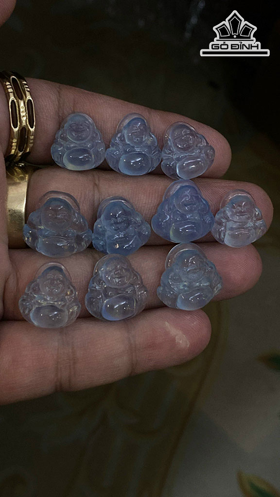 Mặt Dây Chuyền Di Lặc Đá Aquamarine Cao 14,6 - 18 Ngang 13,7 - 18,2 Sâu 5,8 - 6,2 (mm)