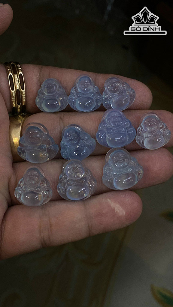Mặt Dây Chuyền Di Lặc Đá Aquamarine Cao 14,6 - 18 Ngang 13,7 - 18,2 Sâu 5,8 - 6,2 (mm)
