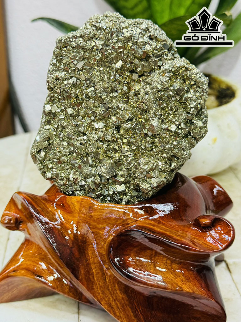 Vàng Găm Tinh Thể Đá Pyrite Cao 17 Ngang 10 (cm) 1,7kg