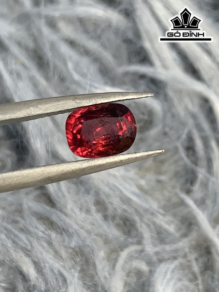 Viên Đá Garnet Lửa Đỏ Cao 6,9 Ngang 5,1 Sâu 3,8 (mm) 1,4cts