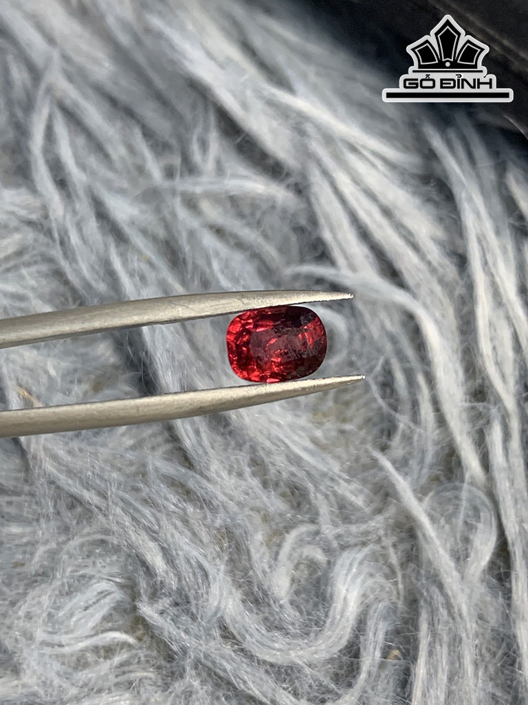 Viên Đá Garnet Lửa Đỏ Cao 6,9 Ngang 5,1 Sâu 3,8 (mm) 1,4cts