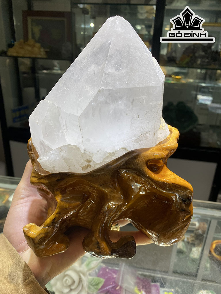 Tác Phẩm Đá Thạch Anh Trắng Cao 16 Ngang 15 (cm) 3kg