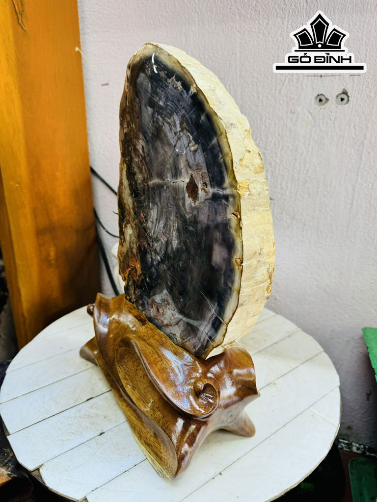 Tác Phẩm Lát Gỗ Hóa Ngọc Cao 36 Ngang 20 (cm) 4,8kg