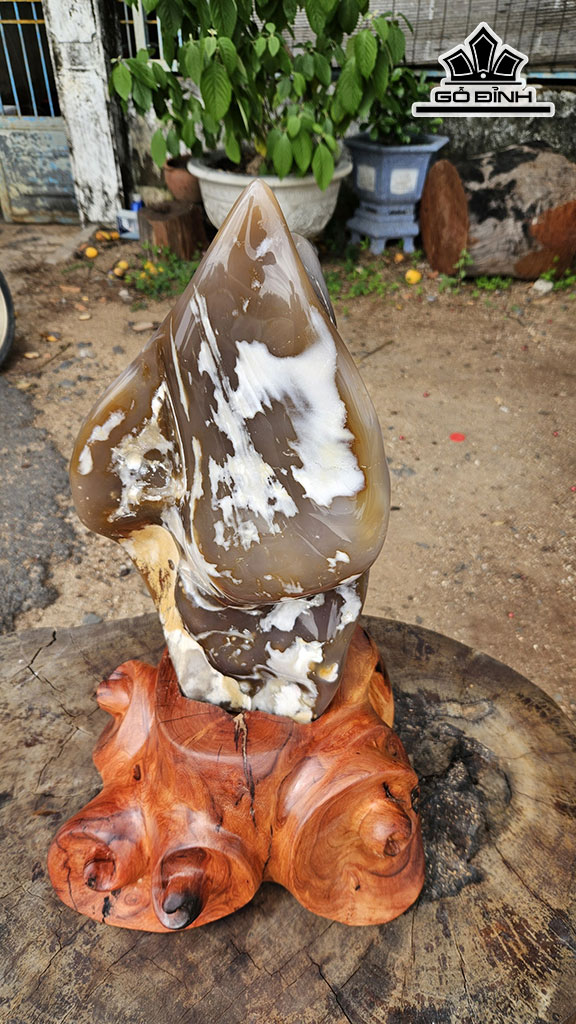 Tác Phẩm Đá Mã Não Cao 58 Ngang 22 (cm) 20kg