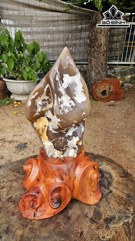 Tác Phẩm Đá Mã Não Cao 58 Ngang 22 (cm) 20kg
