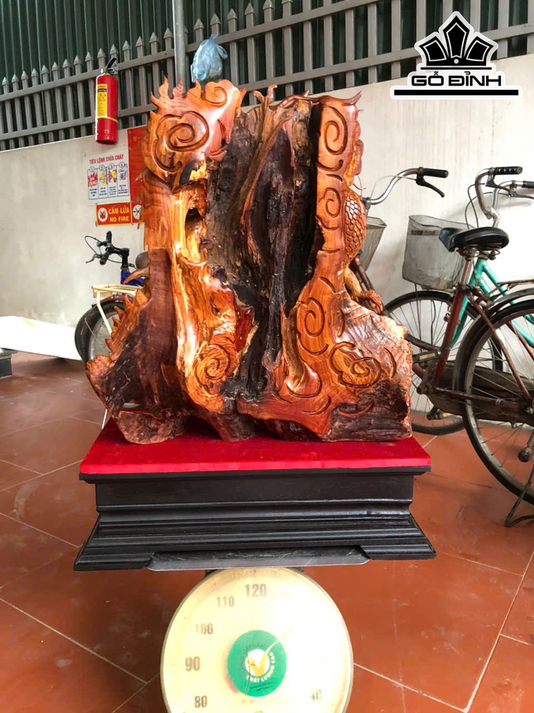tuong-ca-chep-hoa-rong-go-cam-cao-65-ngang-47-sau-23-cm-462381