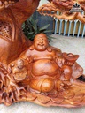 Tuong-Phat-Di-Lac-Ngoi-Goc-Tung-Go-Huong