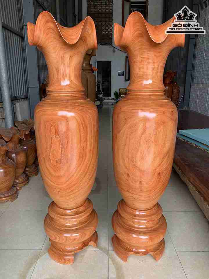 Cặp Lục Bình Gỗ Hương Đỏ  Cao 157 Đường Kính 42 (cm)