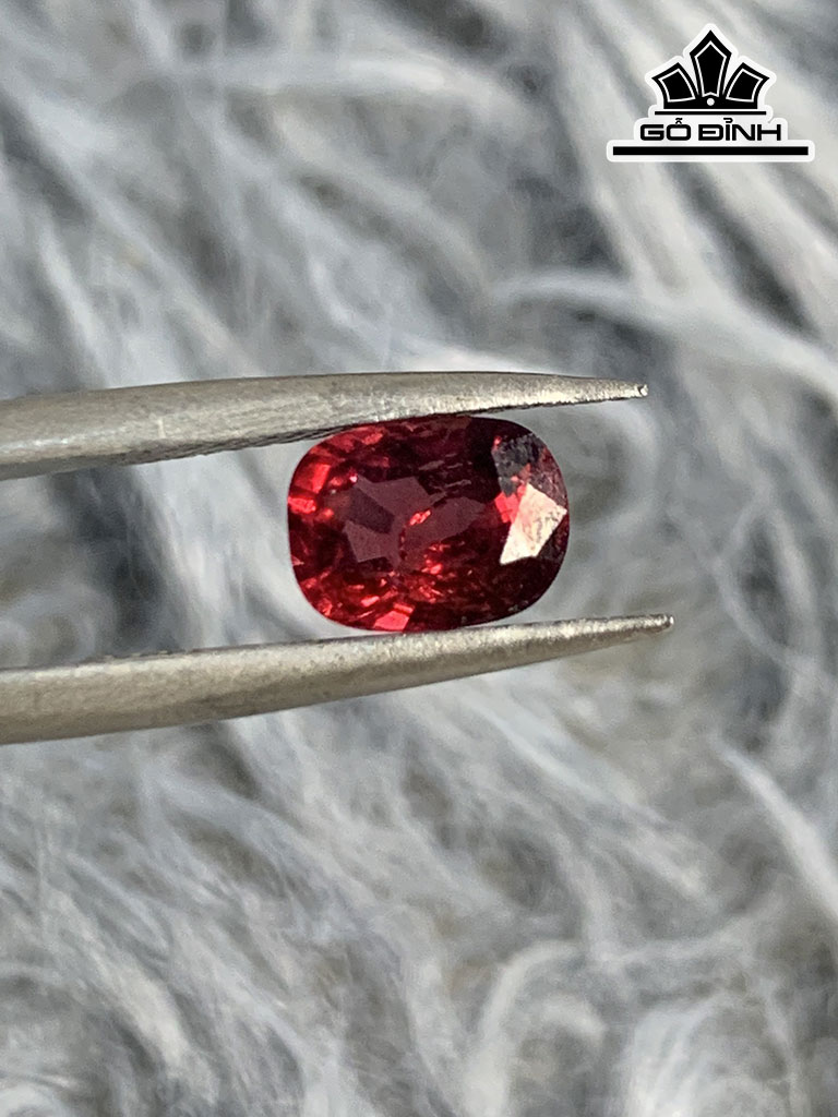 Viên Đá Garnet Lửa Đỏ Cao 6,9 Ngang 5,1 Sâu 3,8 (mm) 1,4cts