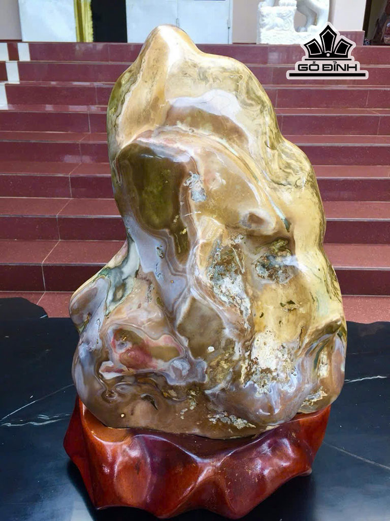 Tác Phẩm Đá Canxedon Đa Sắc Cao 57 Ngang 35 (cm) 28kg