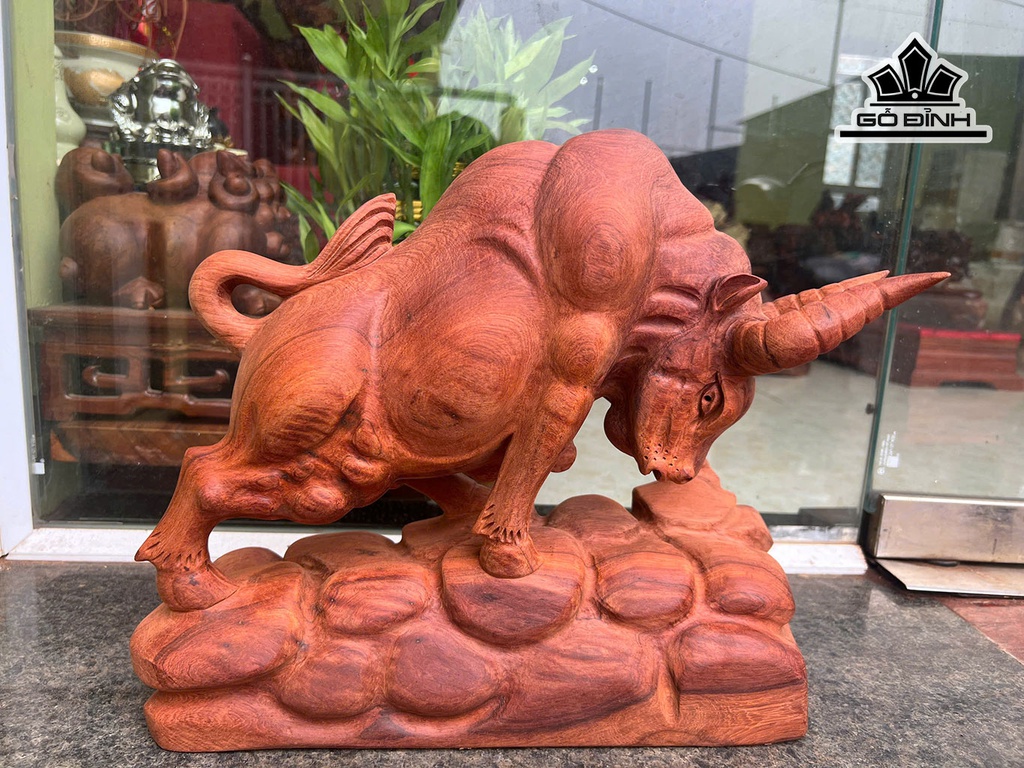 Tượng Bò Tót Gỗ Hương Cao 30 Ngang 34 Sâu 13 (cm)