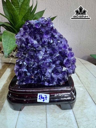 Tác Phẩm Đá Thạch Anh Tím Cao 17 Ngang 12 (cm) - 1,7kg Cả Đế