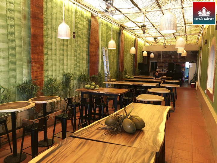Không gian quán Cafe làm bằng gỗ Me Tây