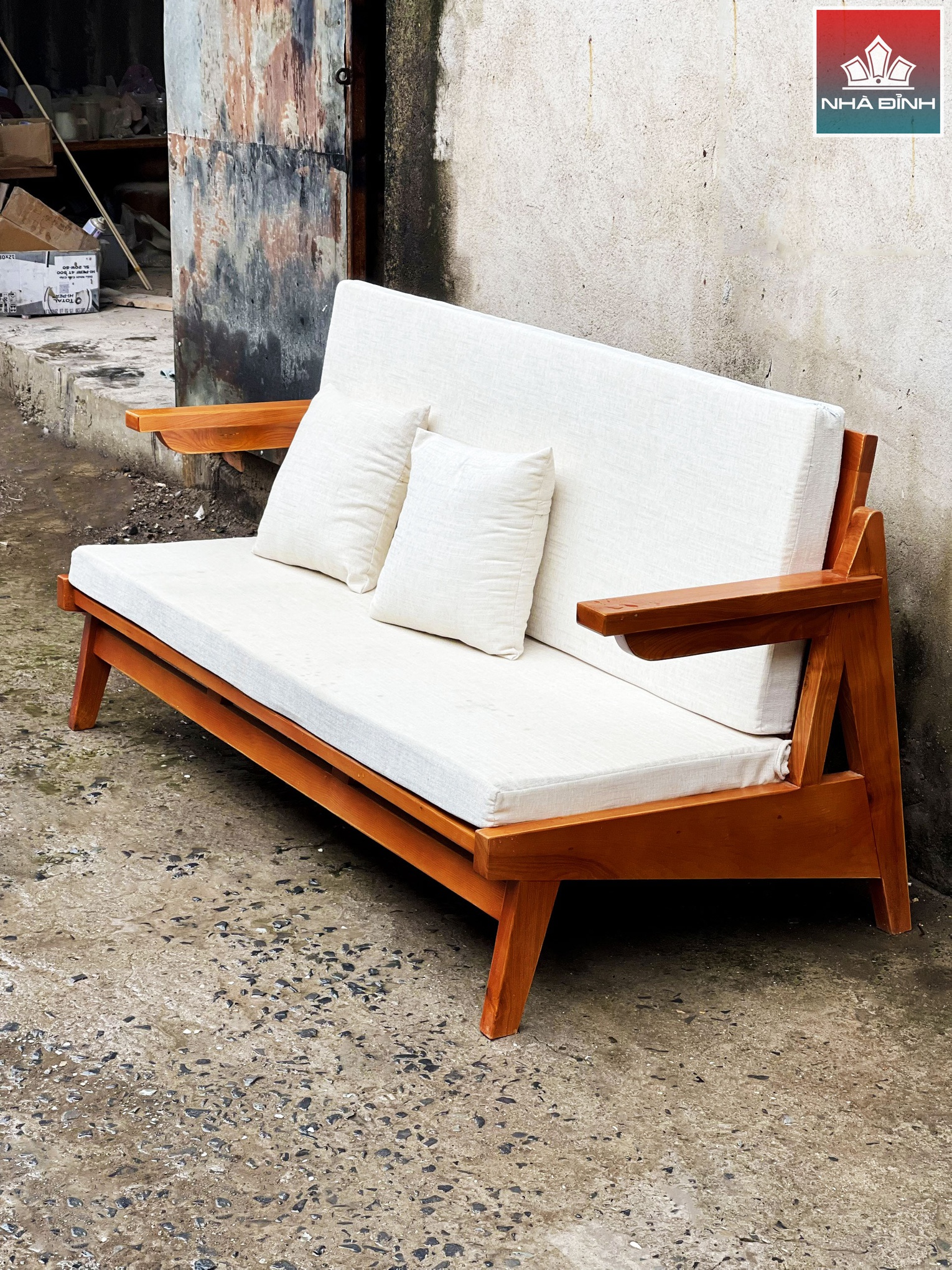 Bộ bàn ghế sofa gỗ Tần Bì với kích thước nhỏ nhắn, xinh xắn
