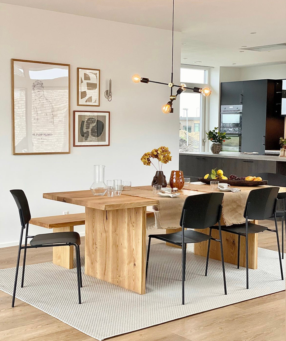 Tô điểm không gian phòng bếp với mẫu bàn ăn gỗ Sồi
