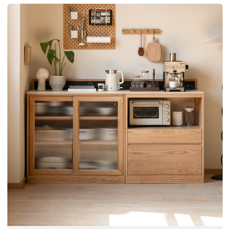 Tủ bếp gỗ Sồi (Oak) với màu sắc trang nhã, đem lại cho không gian sự sang trọng và hiện đại