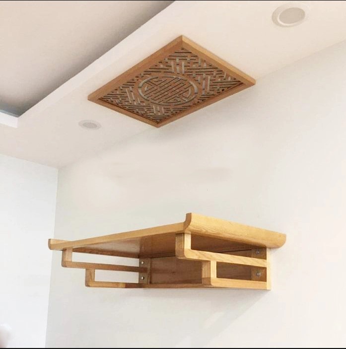 Bàn thờ treo tường gỗ Sồi với thiết kế ấn tượng mang đến sự ấm cúng và gần gũi cho không gian